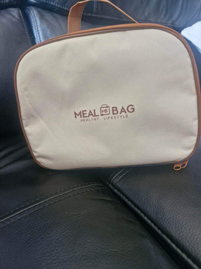 Insulated lunch bag with containers