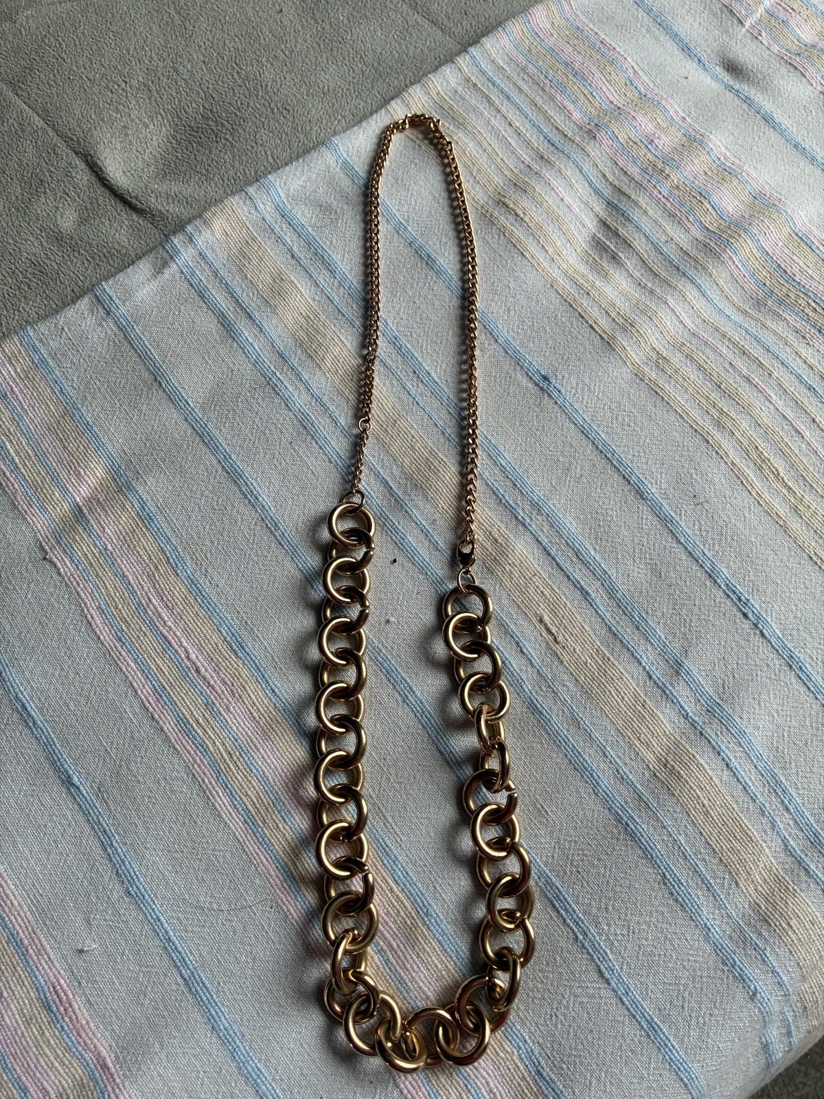 Chunky gold necklace