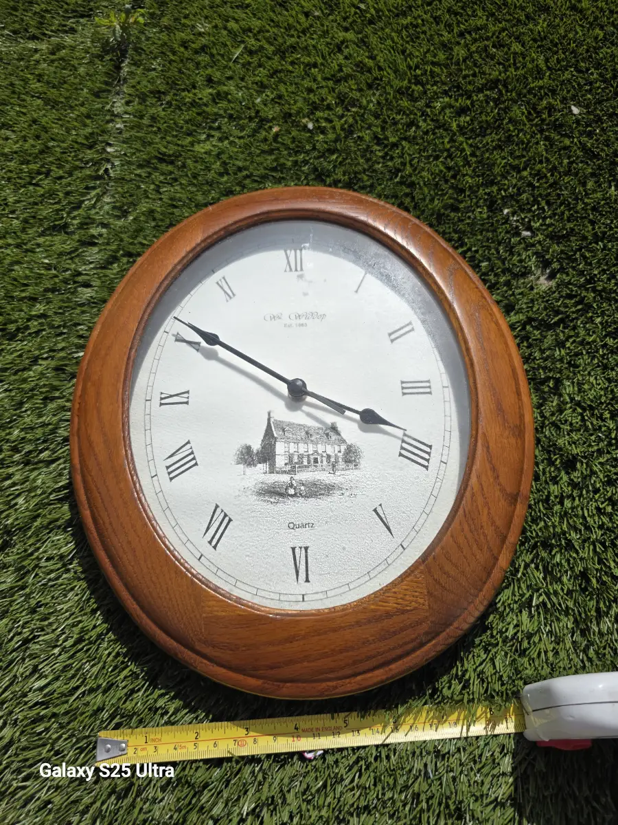 Wood wall hanging clock vintage dressing