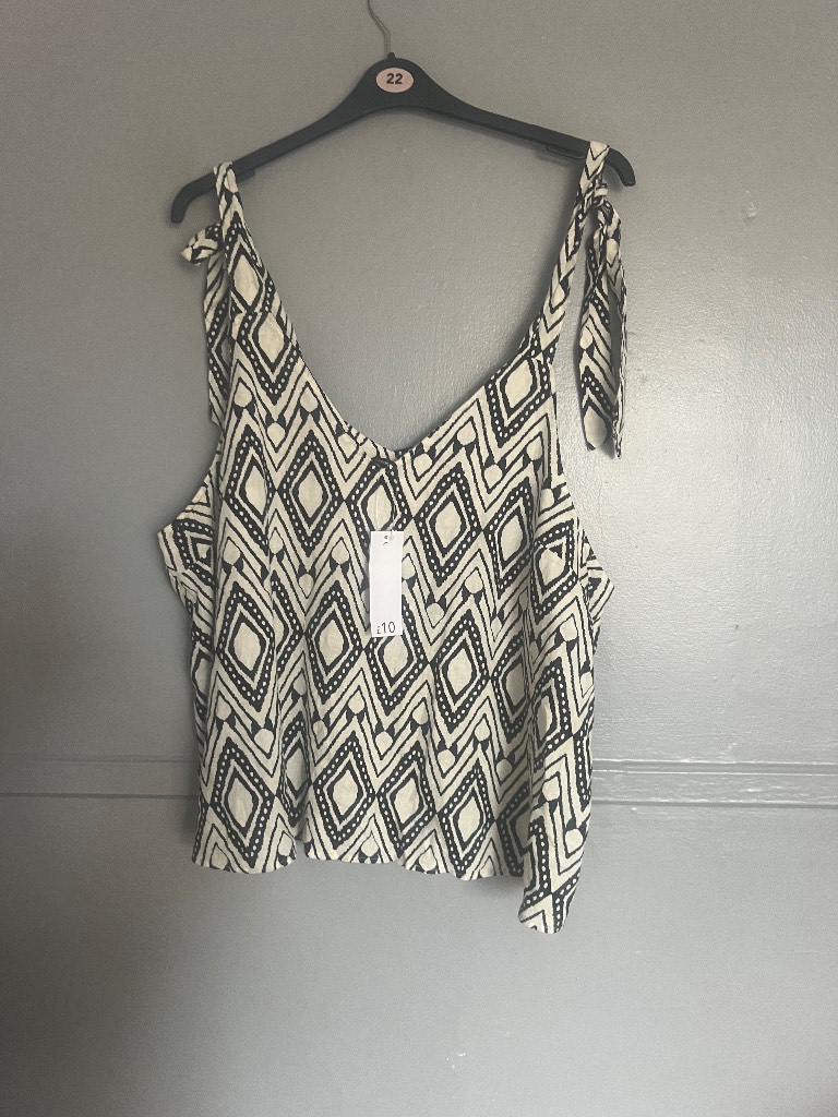 BNWT George Black & White Tie-Strap Cami Top – Size 22