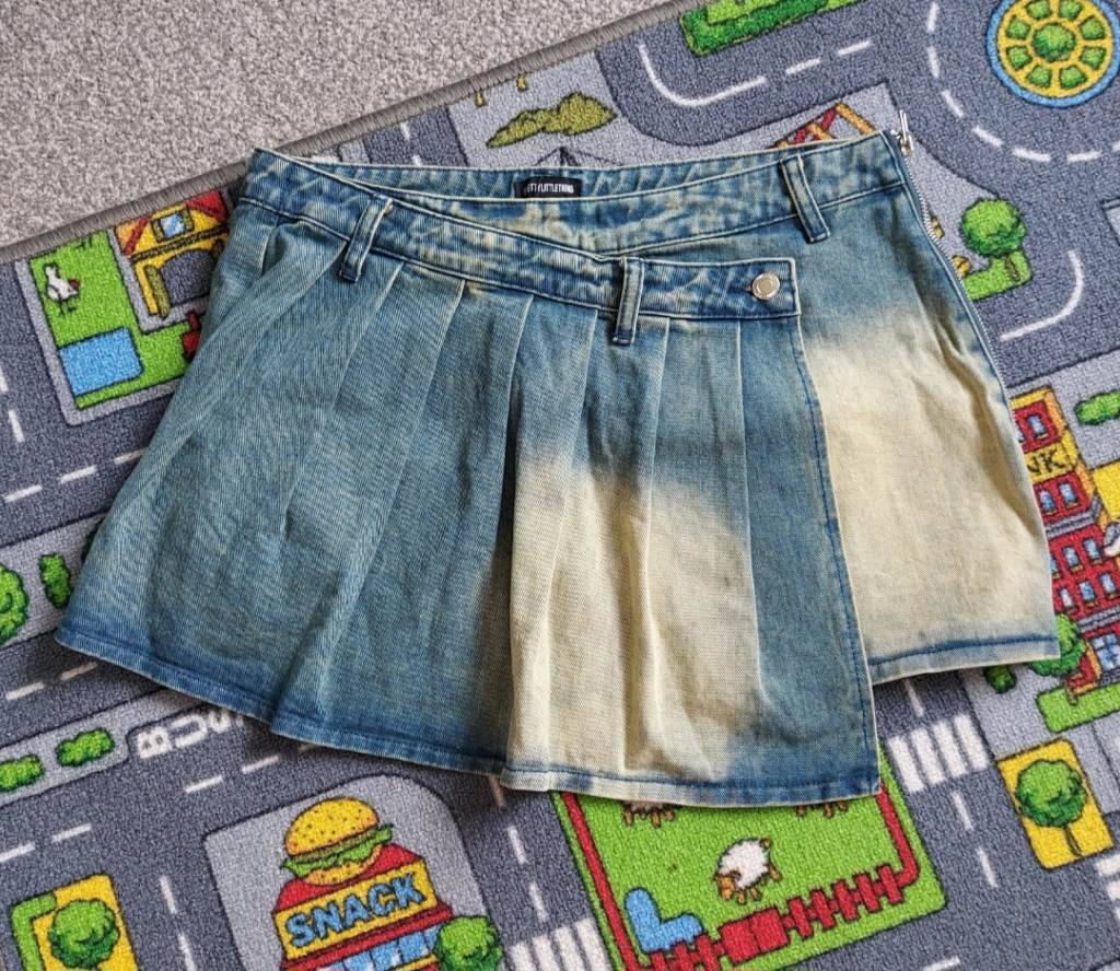 BNWOT Size 14 Pretty Little Thing Denim Skirt With Side Zip