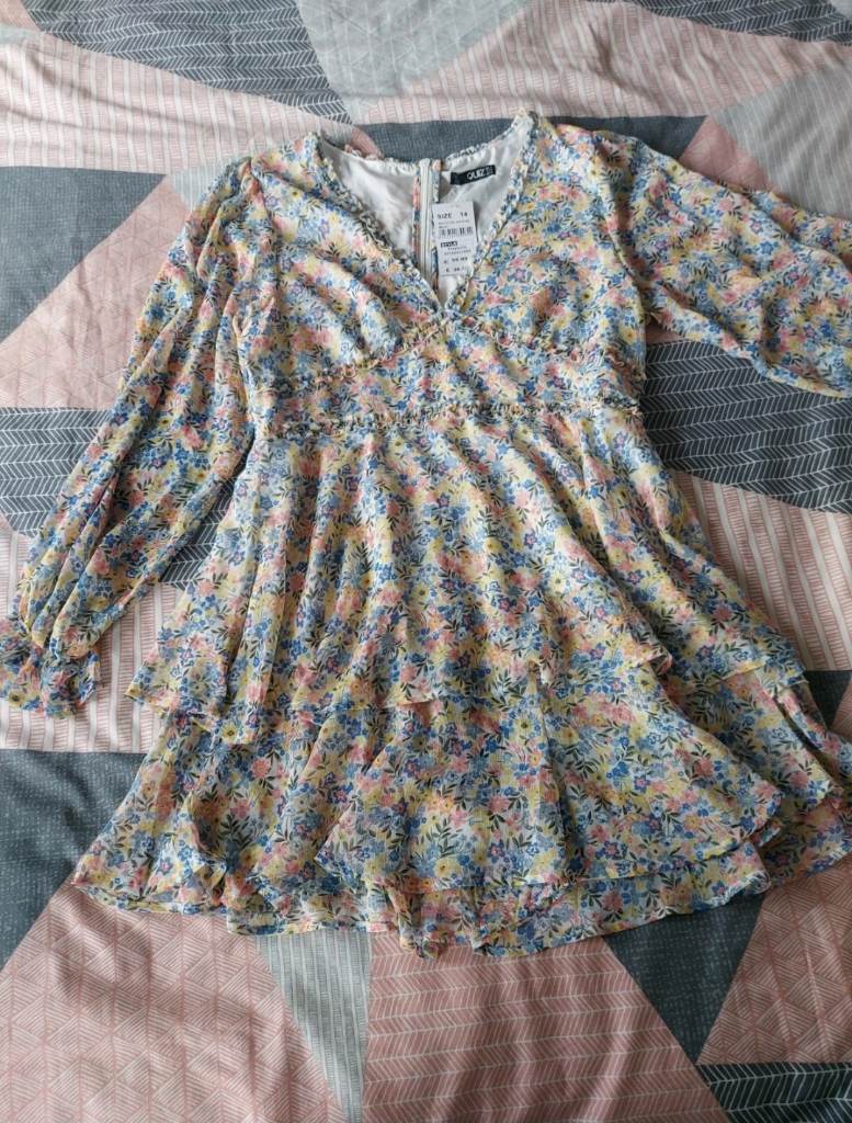 BNWT Quiz Ladies Size 14 Long Sleeve Playsuit Flower Print