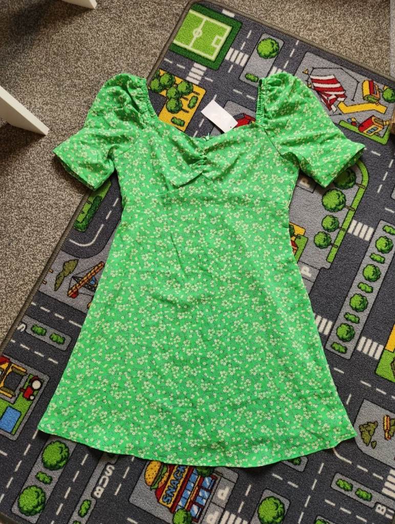 BNWT Ladies Size 14 QUIZ Green Ditsy Frilly Light Summer Dress