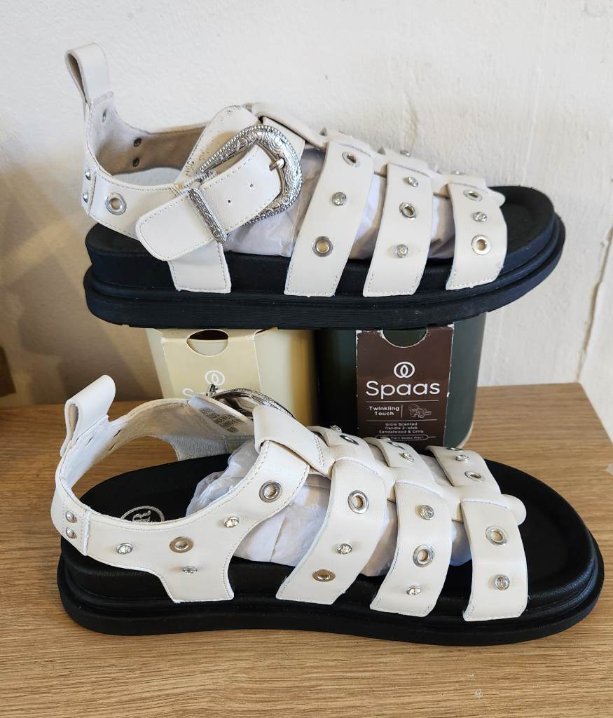 BNWT Ladies Size 6 River Island Cream/Ecru Studded Fisherman Flatform Sandals