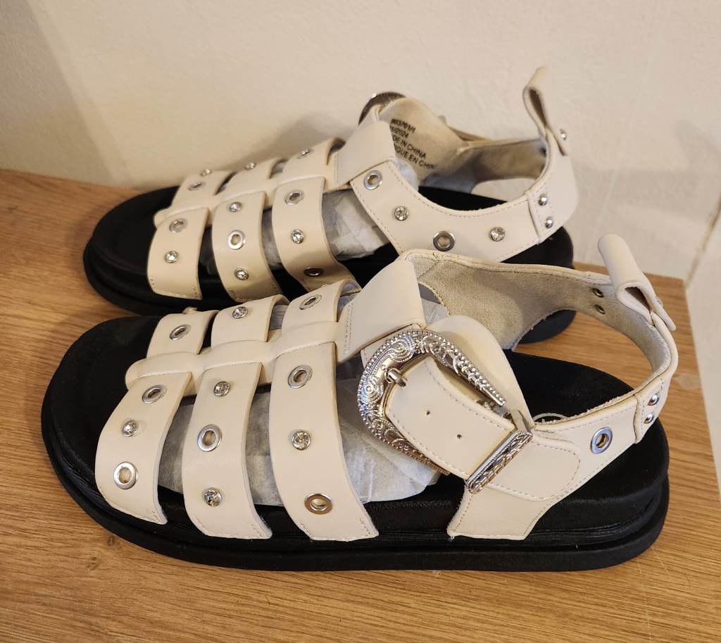 BNWT Ladies Size 5 River Island Cream/Ecru Studded Fisherman Flatform Sandals