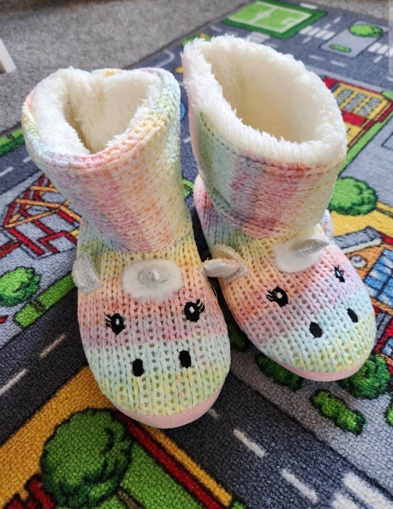 BNWT Girls Size 12 Unicorn Rainbow Slipper Boots