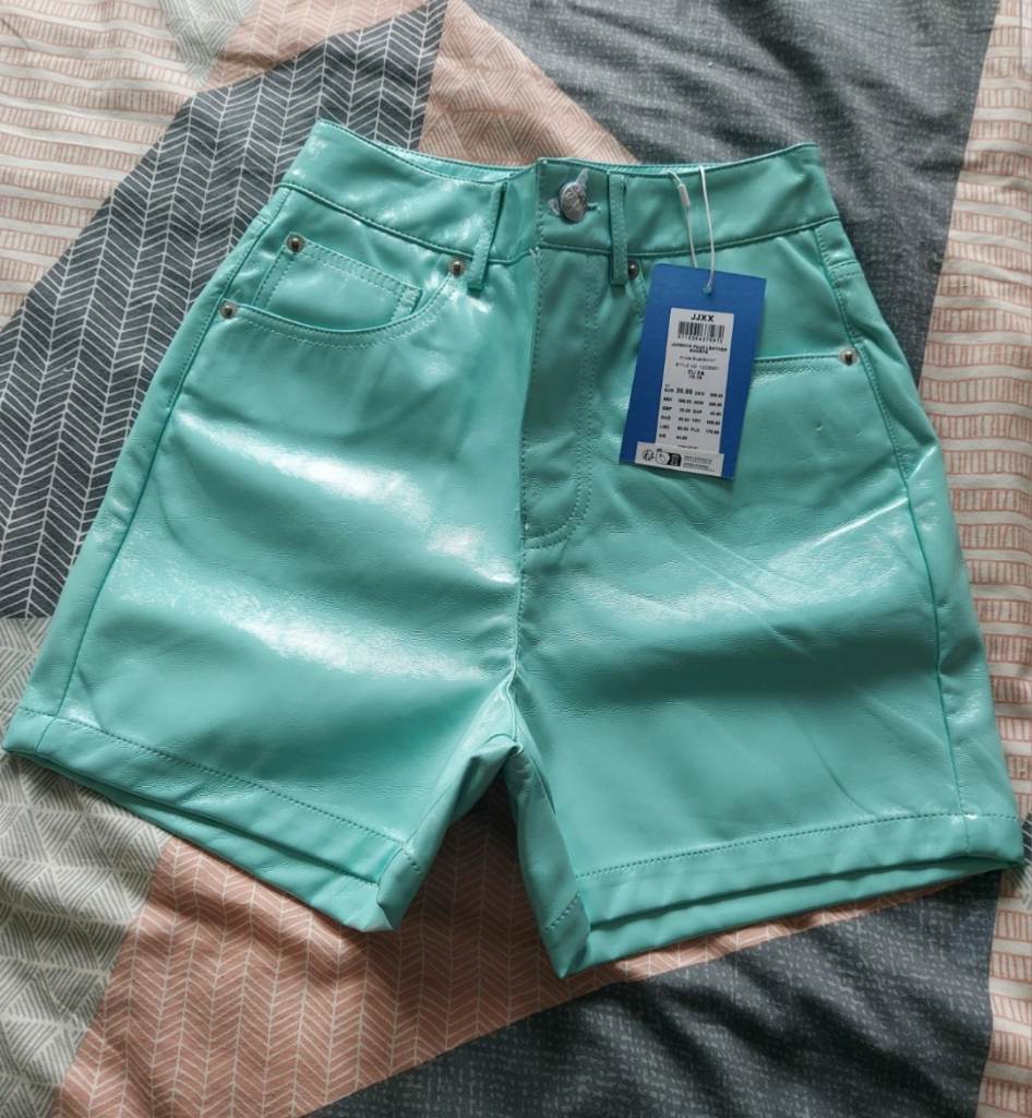 BNWT Ladies Size XS Jack & Jones JJXX Faux Leather Green/Blue Shiney Shorts