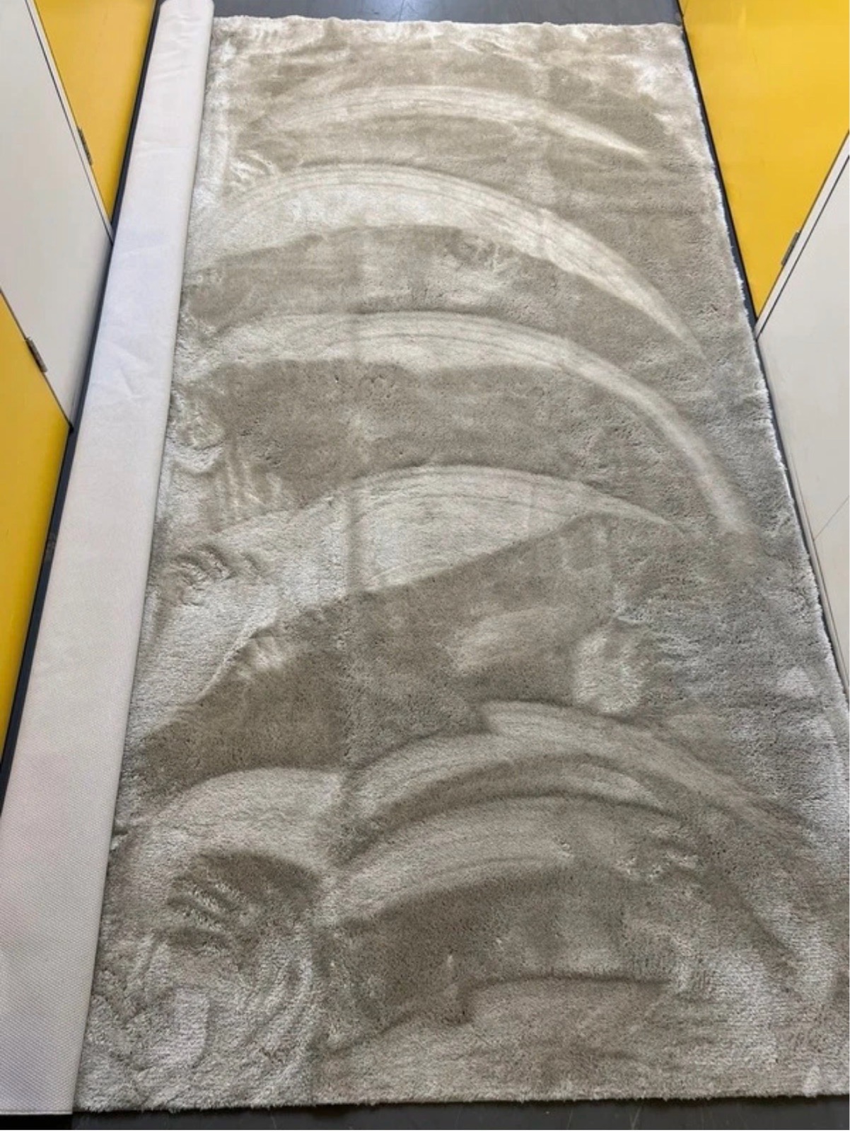 Soft Shaggy Rug 160x230cm – Light Grey Abstract Plush Pile