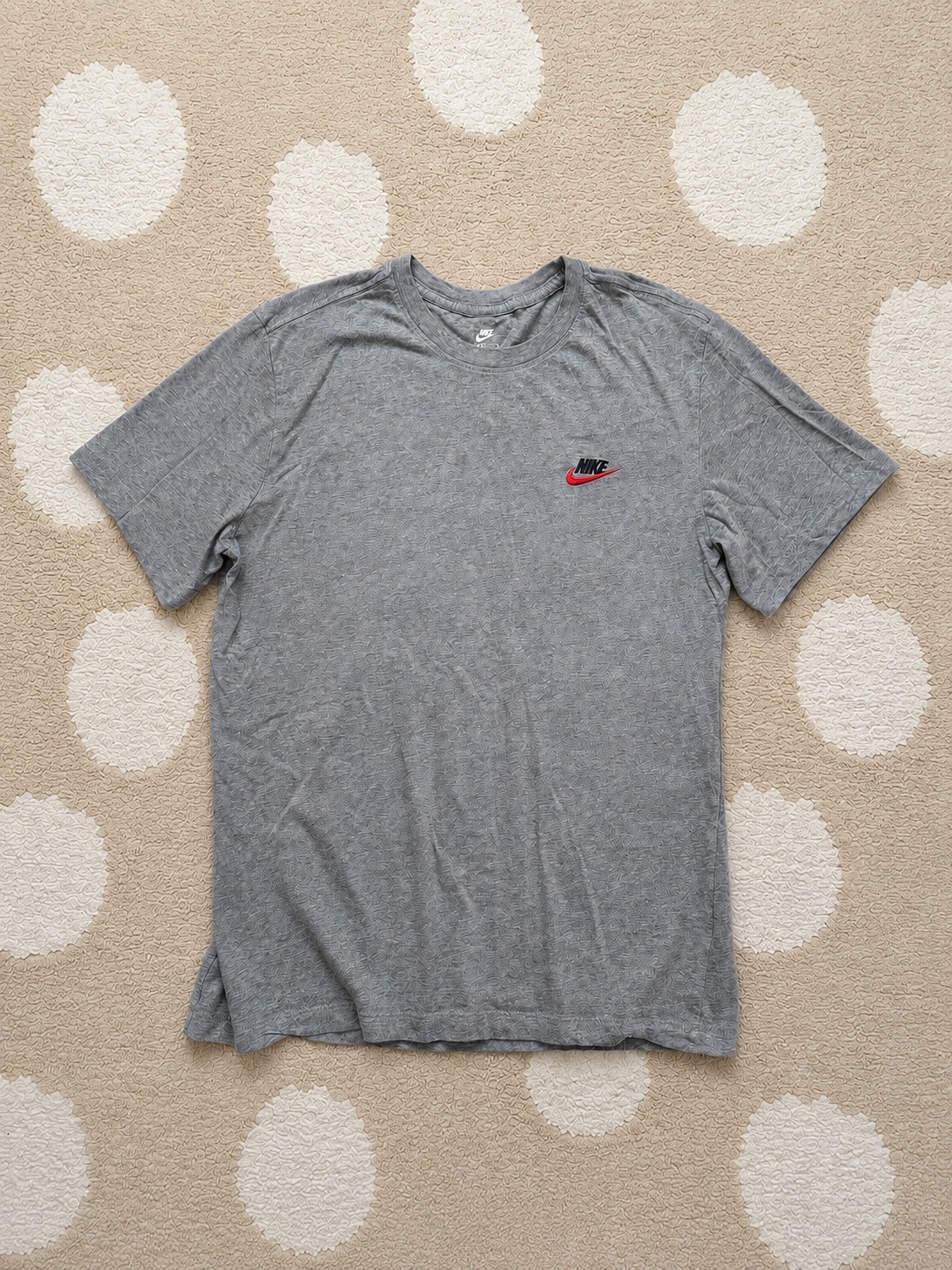 Nike The Nike Tee Men’s M Grey Short Sleeve Crew Neck T-Shirt FD1184-063