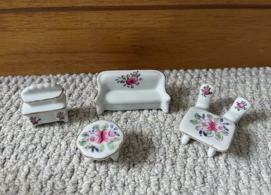 Porcelain miniature dollshouse furniture set