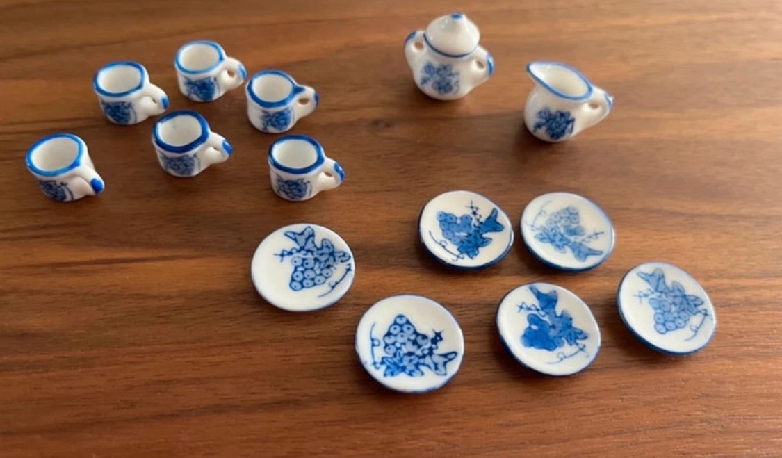 Dollshouse dinner wear set