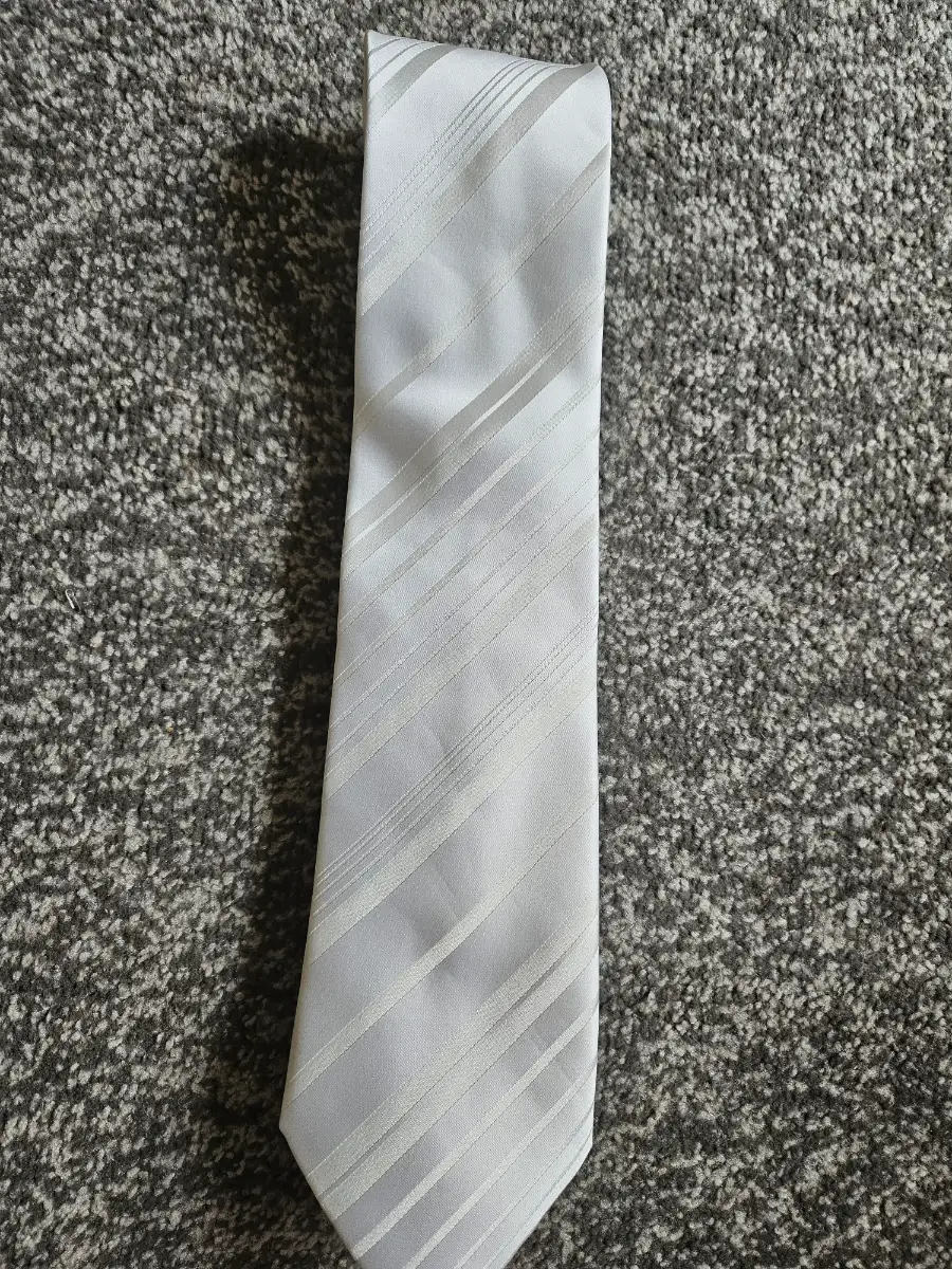 Thomas Nash Pale Diagonal Stripe Tie