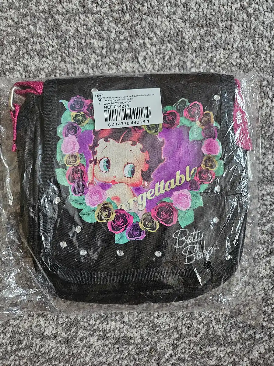 Sealed Official Betty Boop "Unforgettable" Crossbody Bag