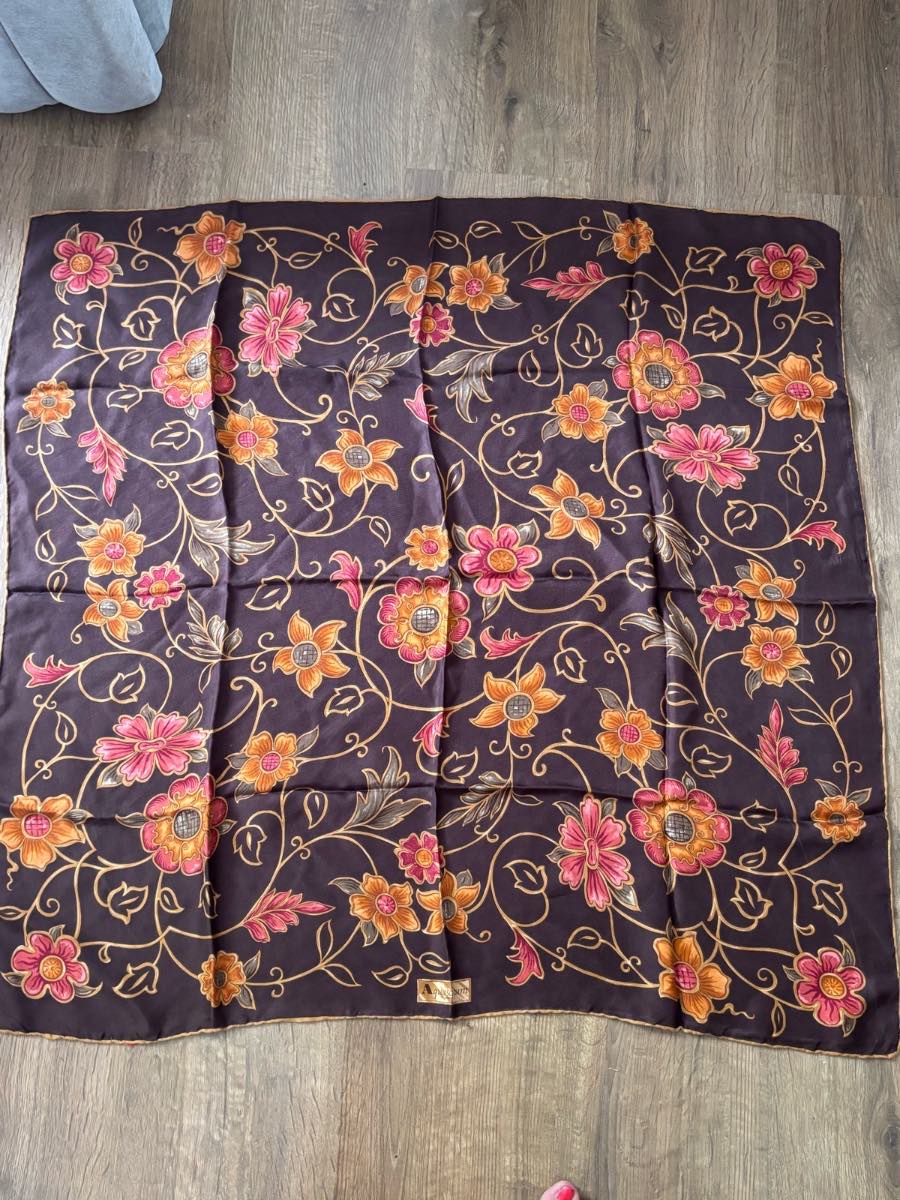 Aquascutum women’s vintage 100% silk brown floral square scarf