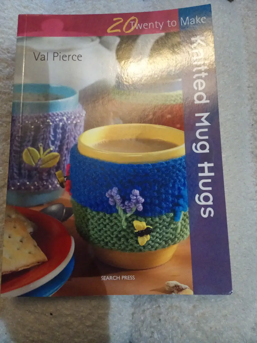 Knitted mug hugs