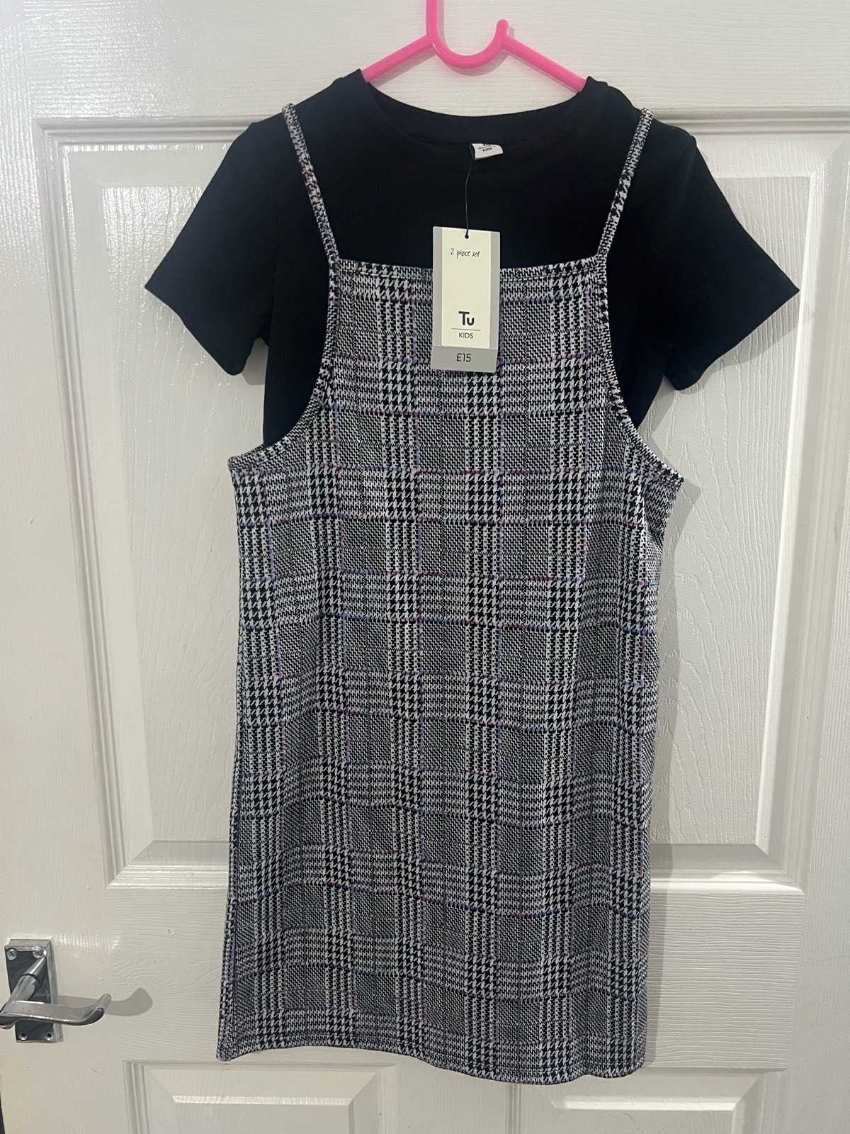 Girls two piece set size 9 years.