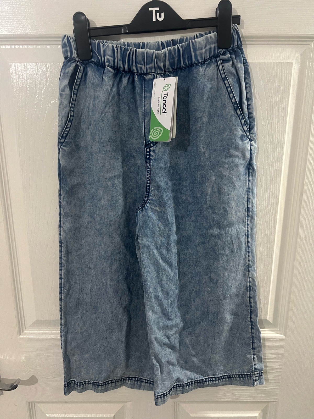 Girls wide leg jeans size 9 years.