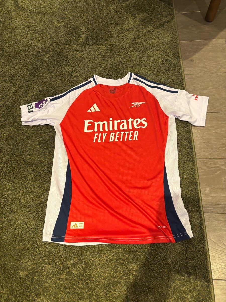 Arsenal men’s football shirt size large slim fit