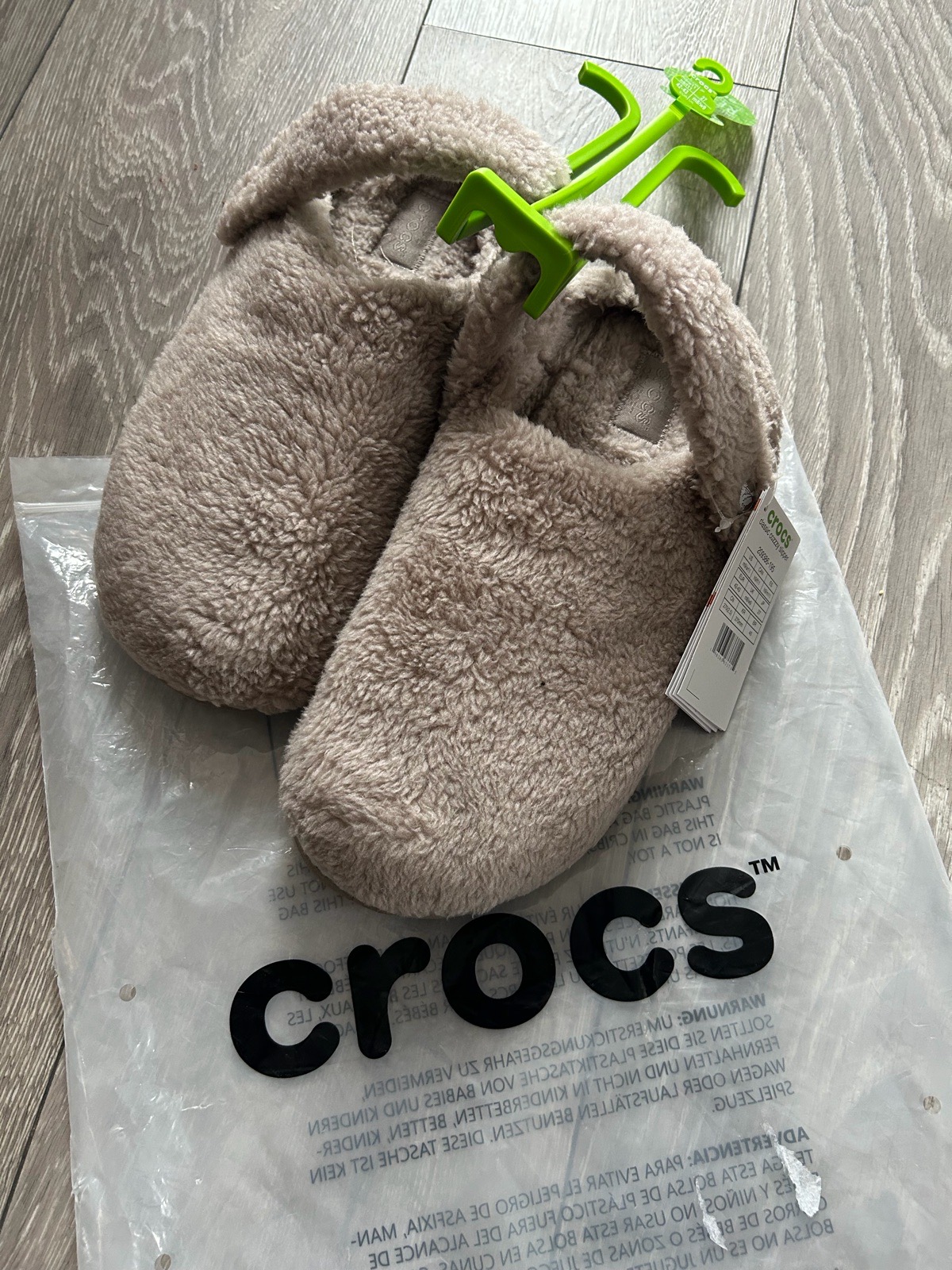 Crocs Classic Cozzzy Slipper, Fuzz Lined House Slippers for Women and Men