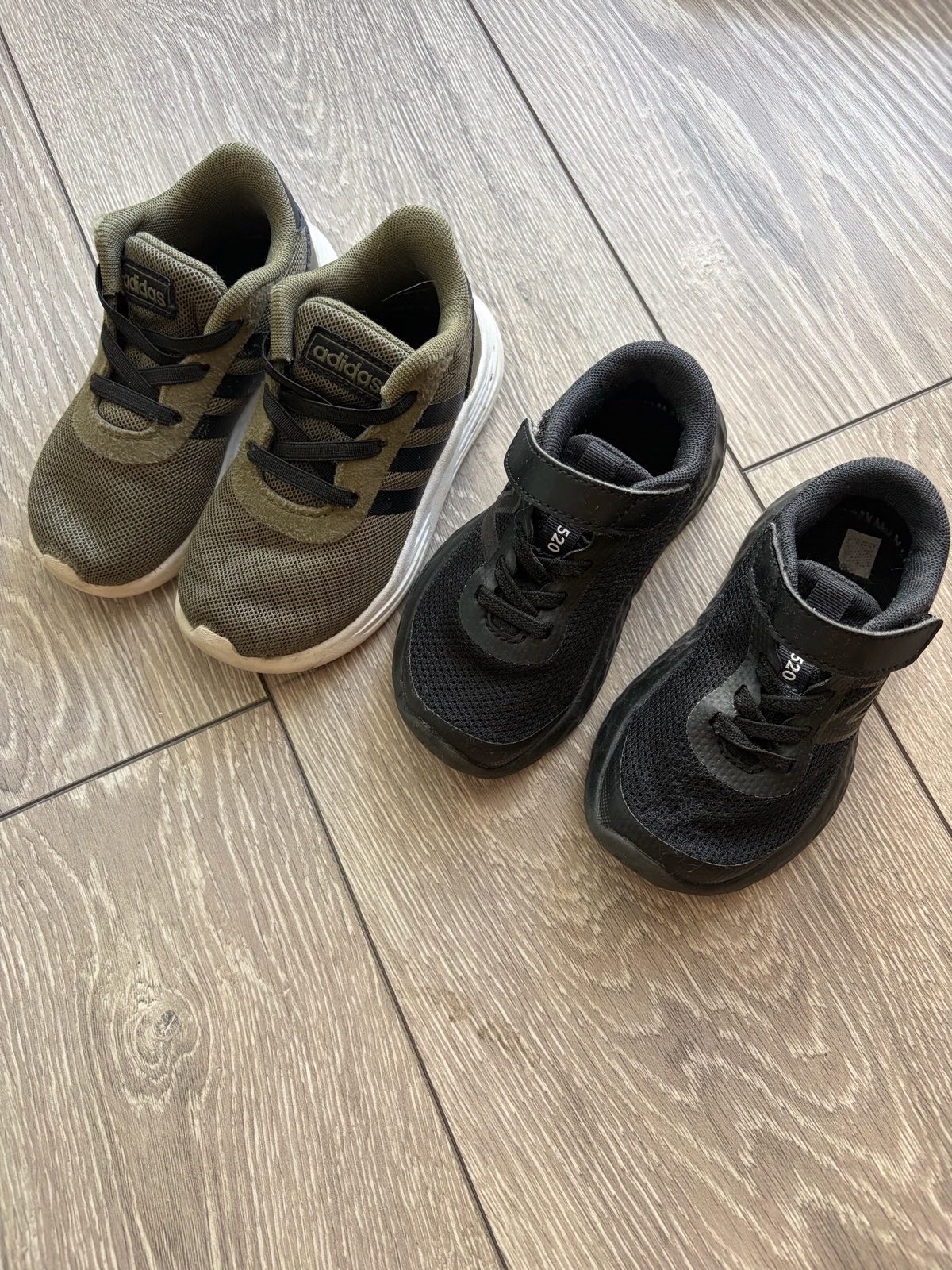 Boys trainers size 6(23)