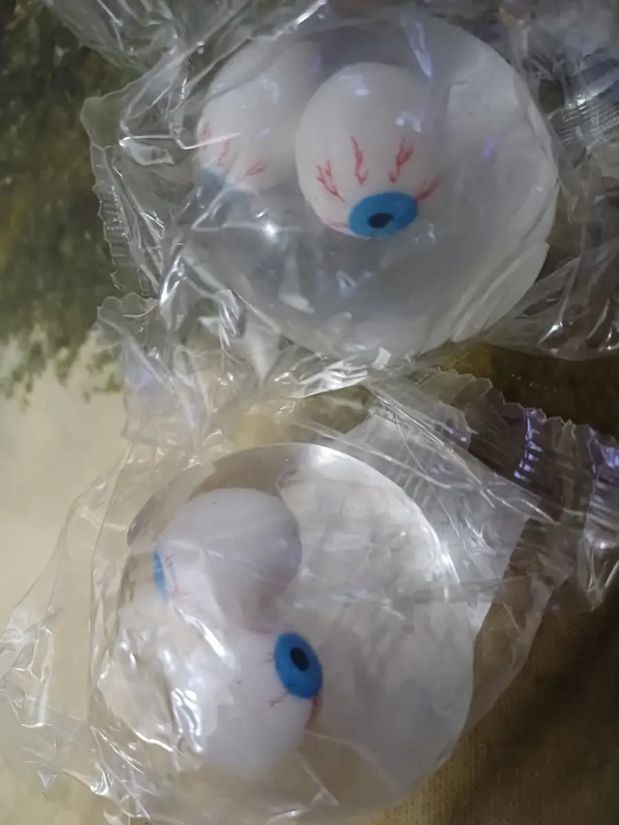 Squeeze eyeballs
