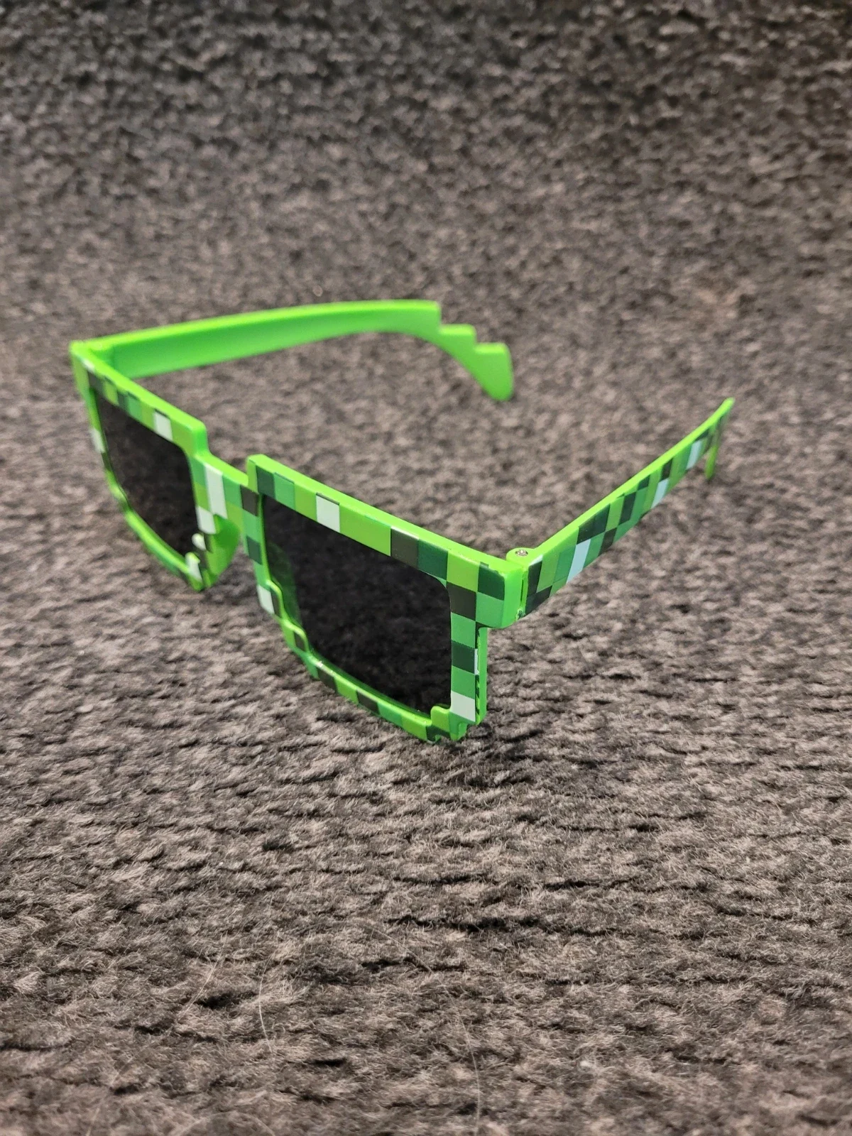 Minecraft Creeper Pixel Sunglasses - Fun Novelty Glasses in green
