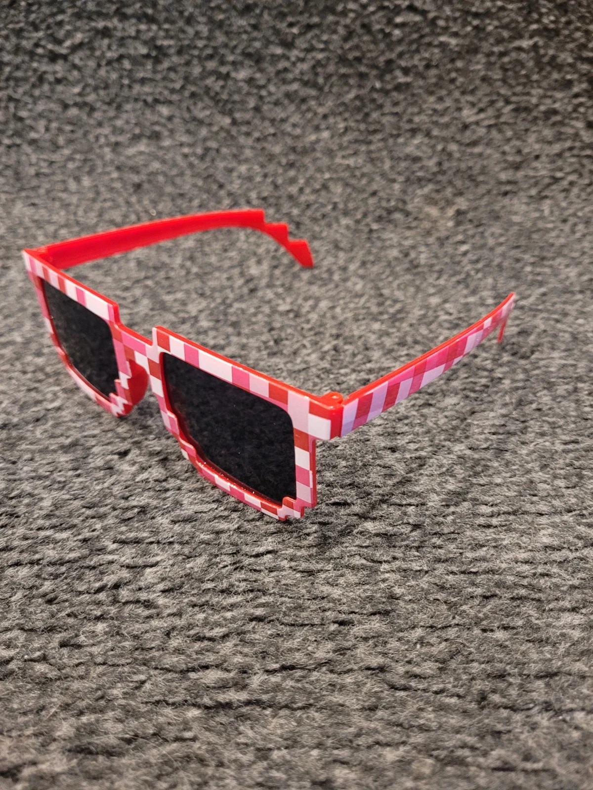 Minecraft Creeper Pixel Sunglasses - Fun Novelty Glasses in Red