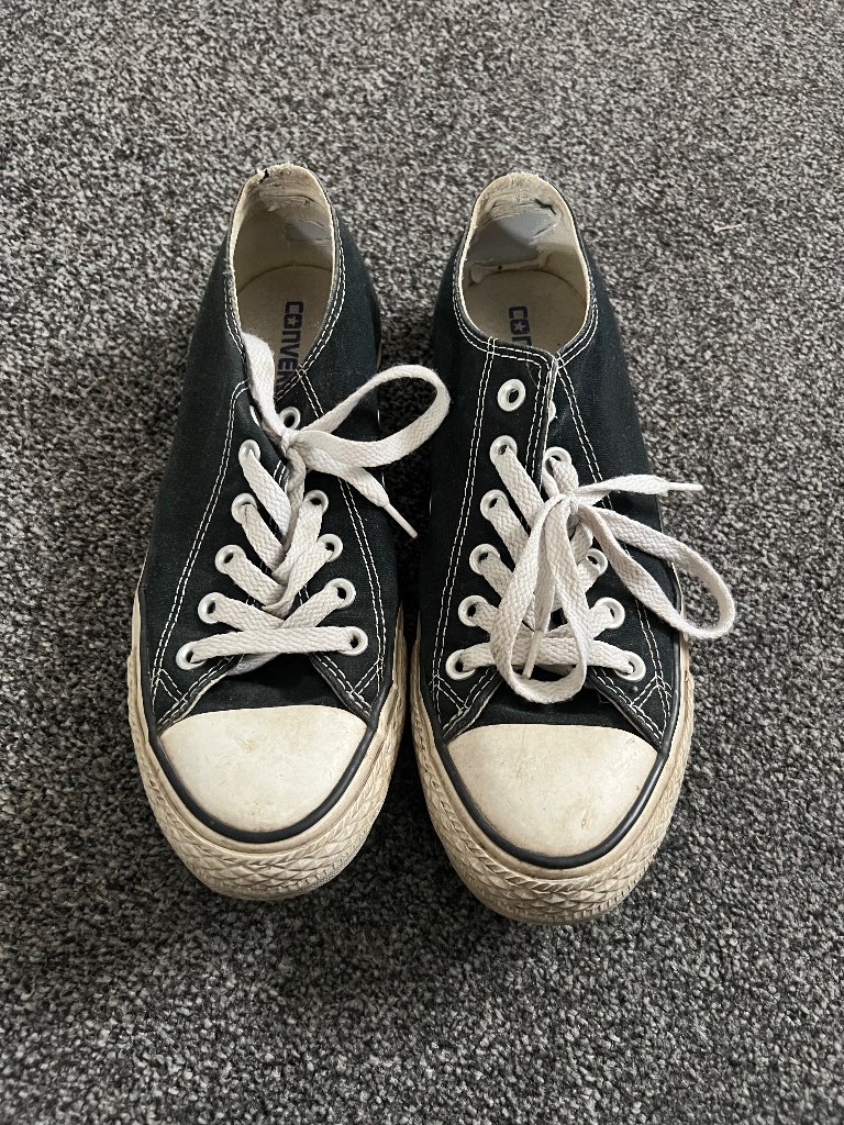 Black worn converse ladies size 6 nice and worn