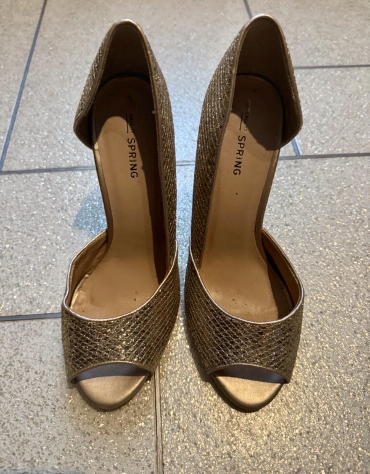 Dressy gold coloured heels