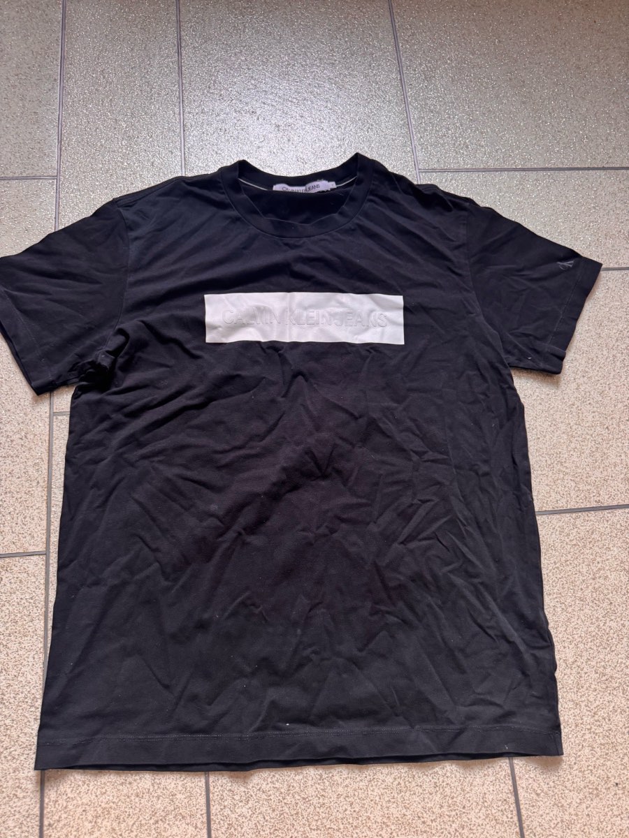 Calvin Klein T-shirt size L