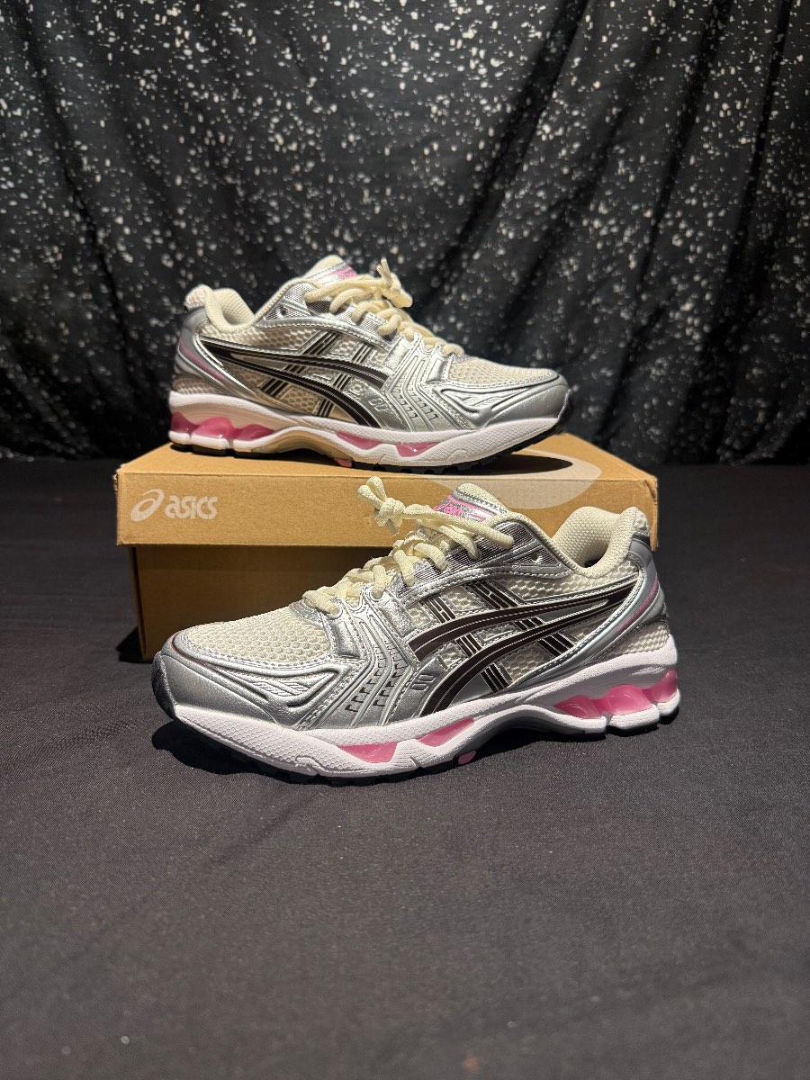 ASICS gel Kayano 14 cream/sweet pink size 4.5