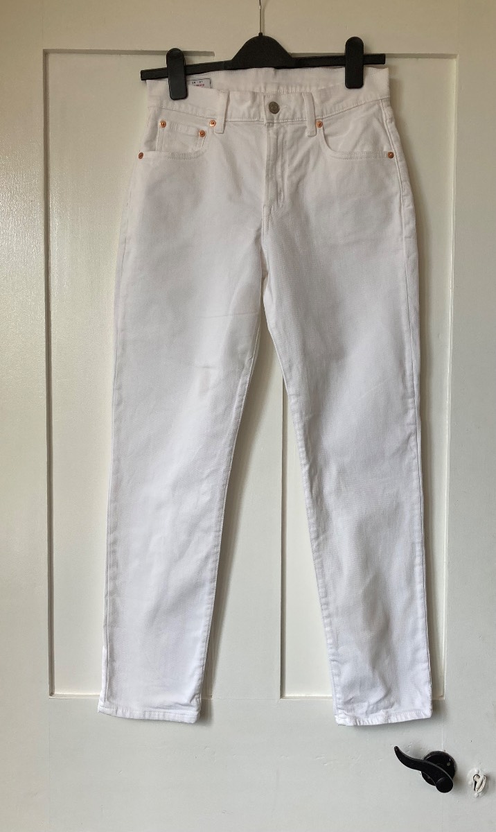 Gap white slim fit mid rise girlfriend jeans size size 6/8