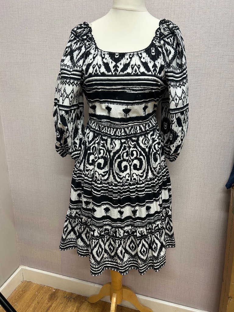 Black White Ikat Geometric Print Tiered Midi Dress Size 8 Cut Out Back Cotton