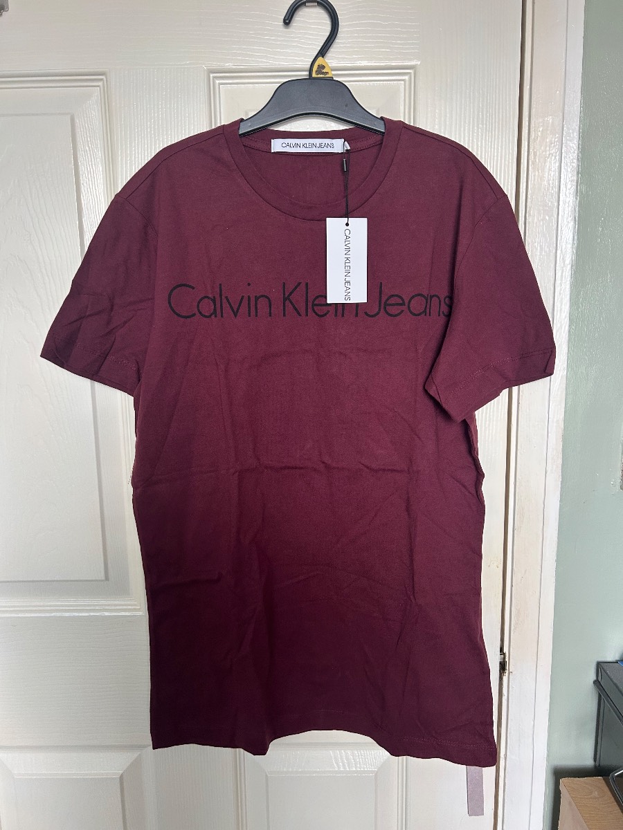 Calvin Klein Jeans Mens Logo T-Shirt Size S Small BNWT Tawny Port Burgundy Top