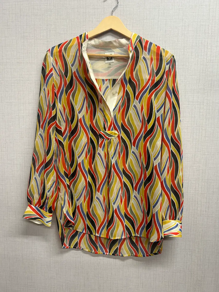 Anne Klein Women's Retro Wavy Abstract Print Blouse – Size 8