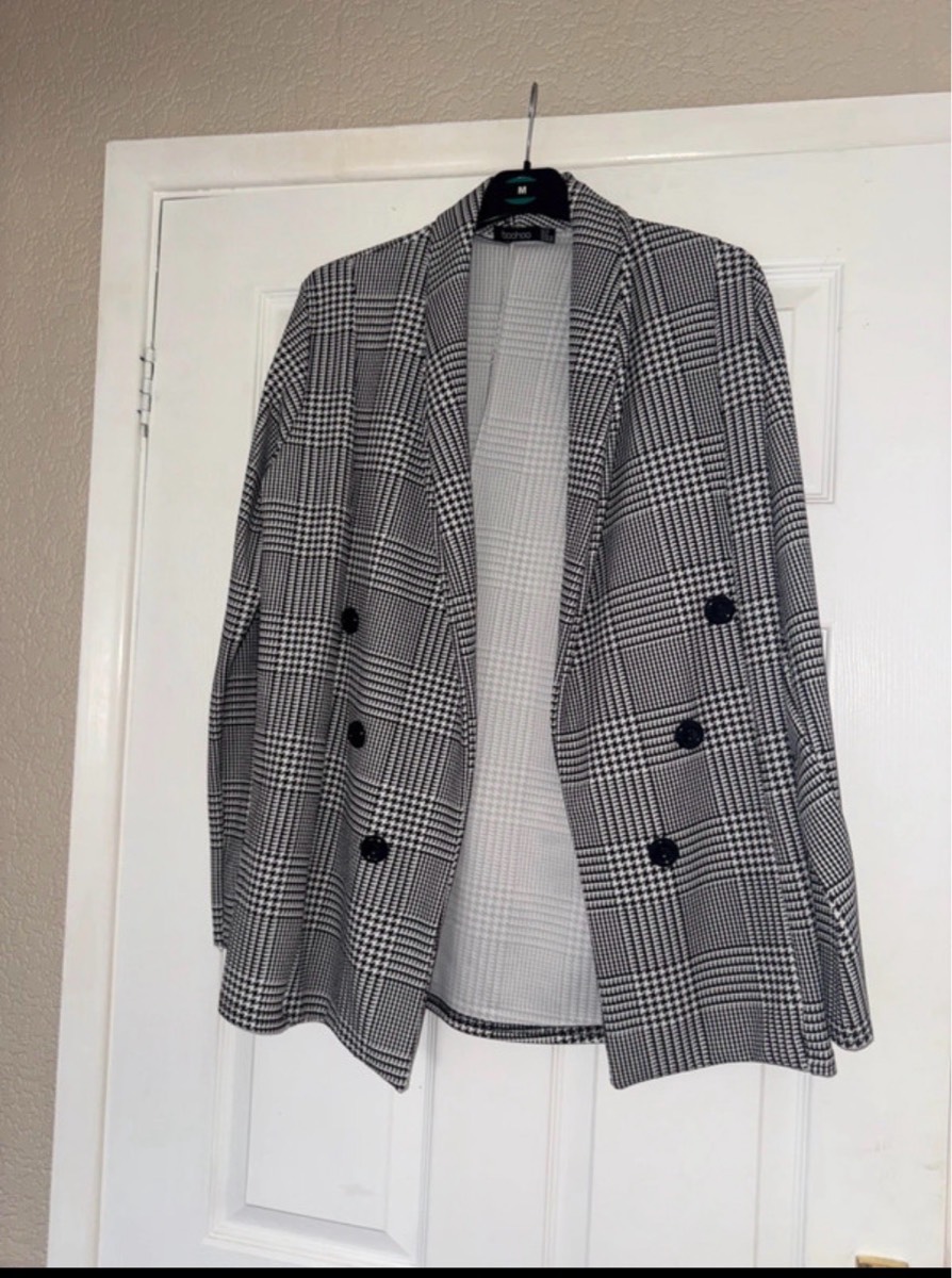 black-and-white chequered blazer