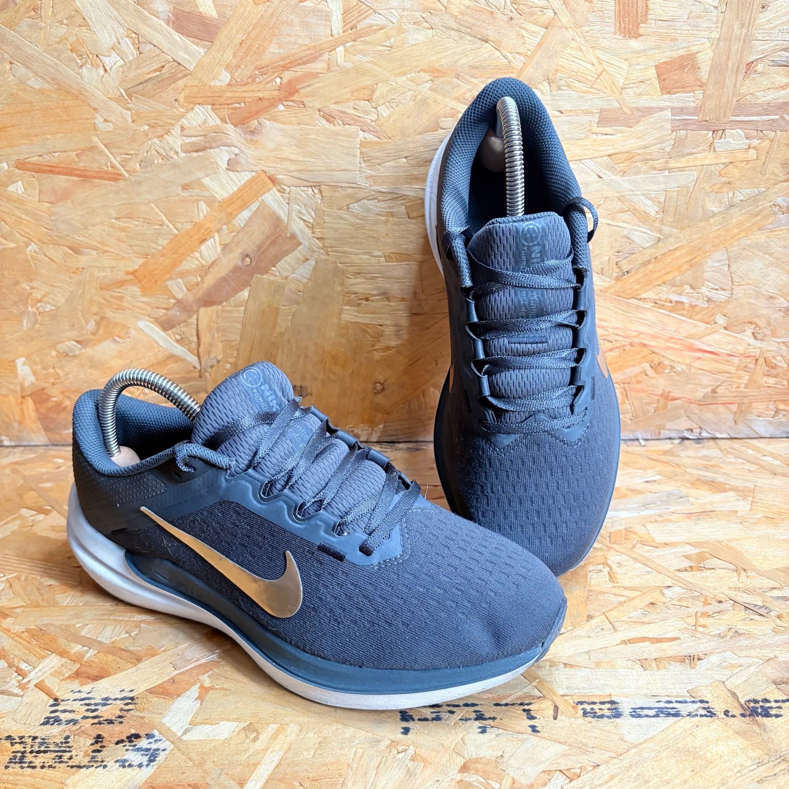 Nike women's winflo 10 running shoes black/Gold uk size 6.5