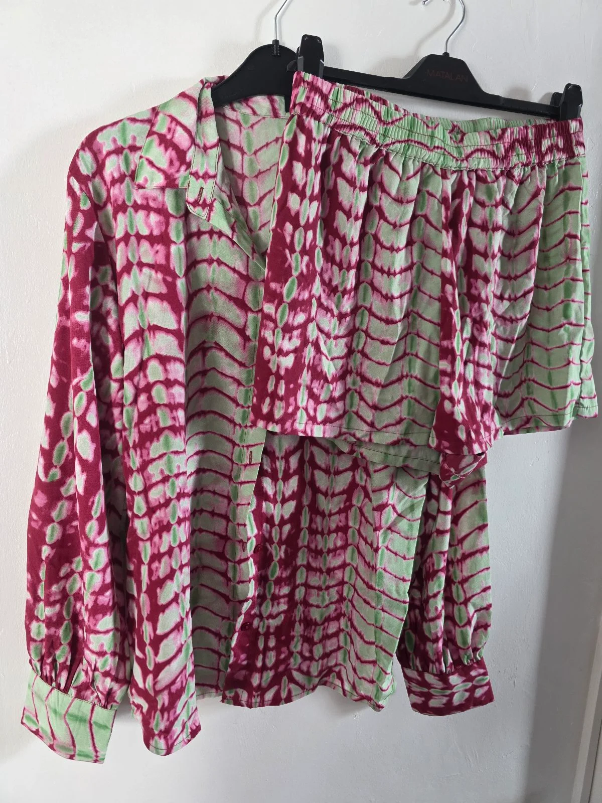 Co-ord colourful shorts & shirt