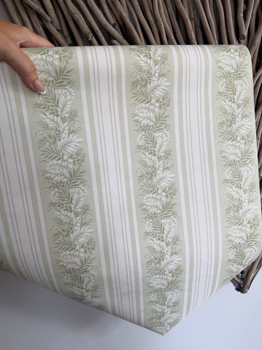Old but new Cottagecore vintage 8 rolls of wallpaper