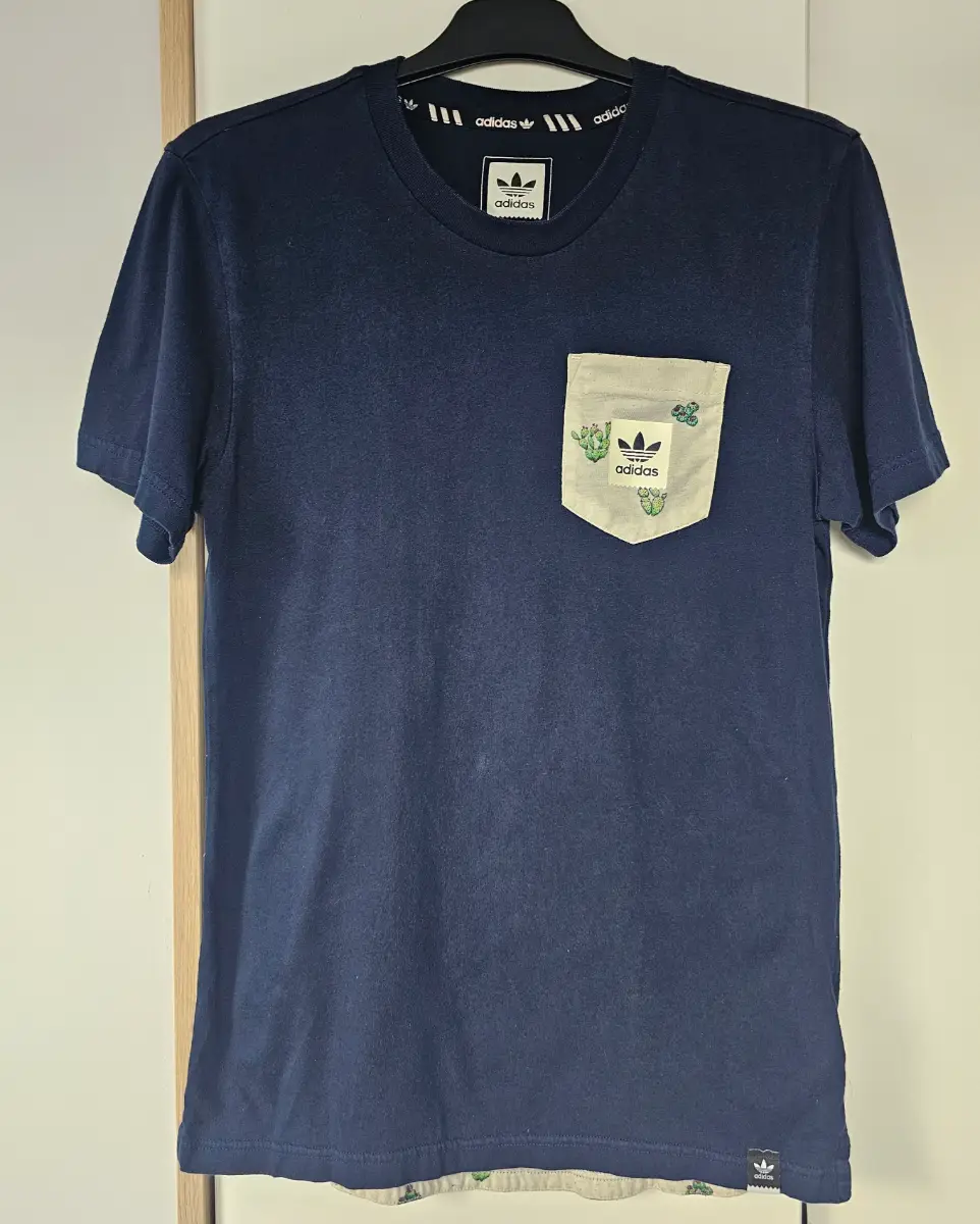 adidas originals t shirt, unusual cactus pocket design XS