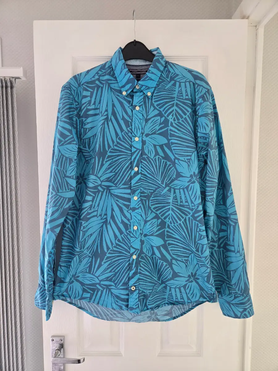 Tommy Hilfiger Men’s vibrant blue longsleeved cotton shirt size S
