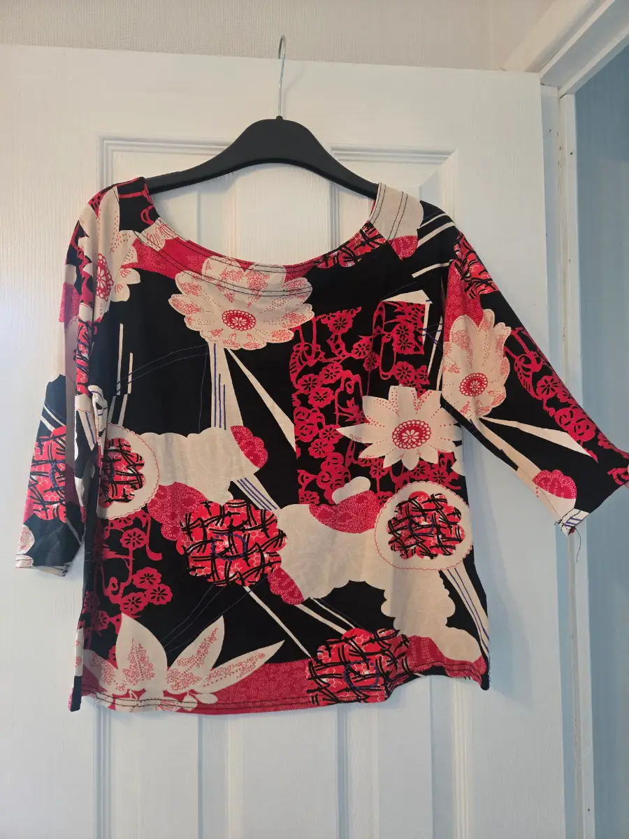 Etam Ladies Summer 3/4 sleeve Top uk16