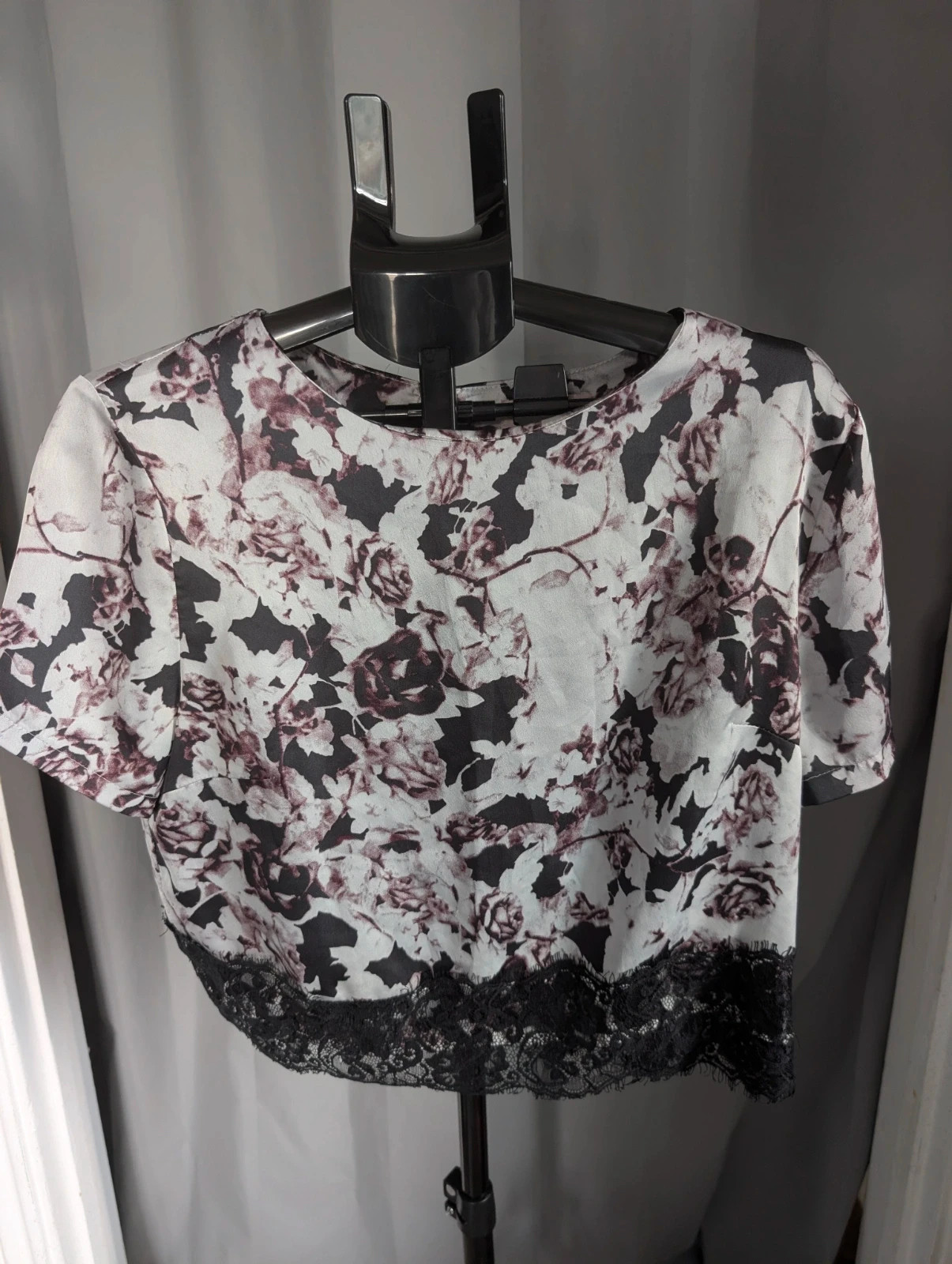 NaaNaa Satin Floral Eyelash Lace Trim Crop Top UK 18 Dark Romance