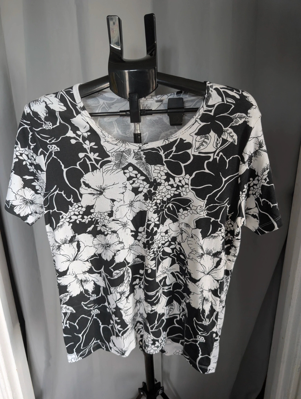 Isle Black White Floral Rhinestone Graphic T Shirt Large L 18 20 Tops
