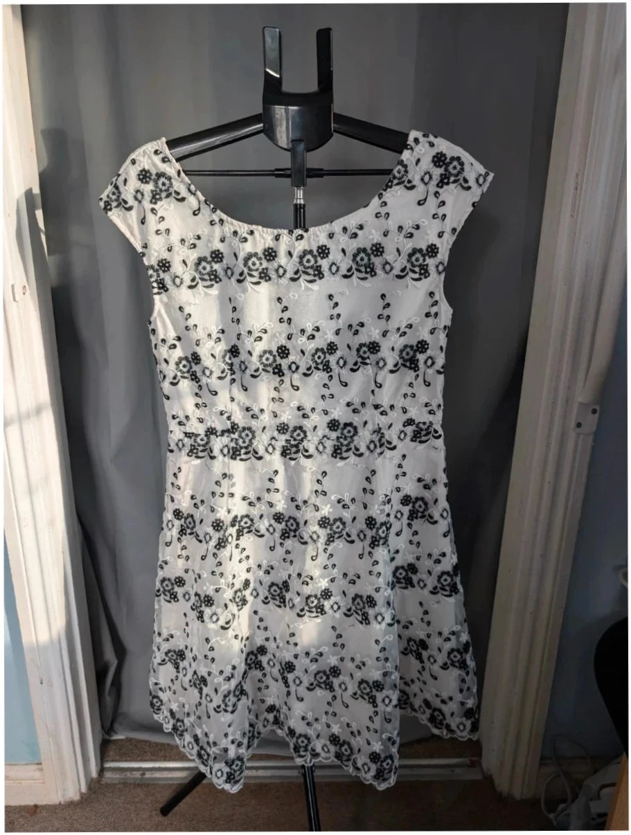 Yumi White Black Floral Embroidered Mesh Overlay Dress UK 14 L