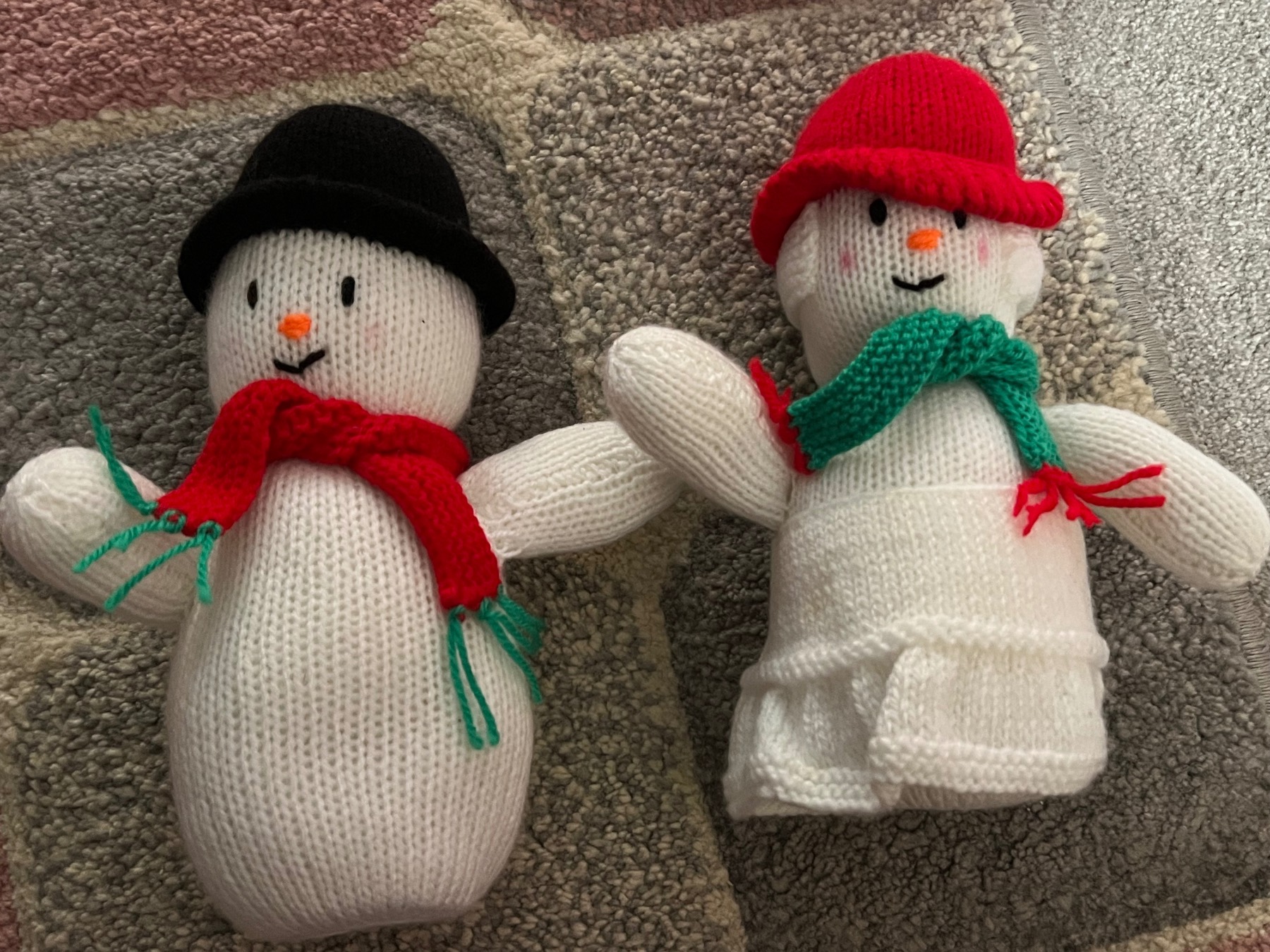Mr&Mrs Snowman hand knitted new