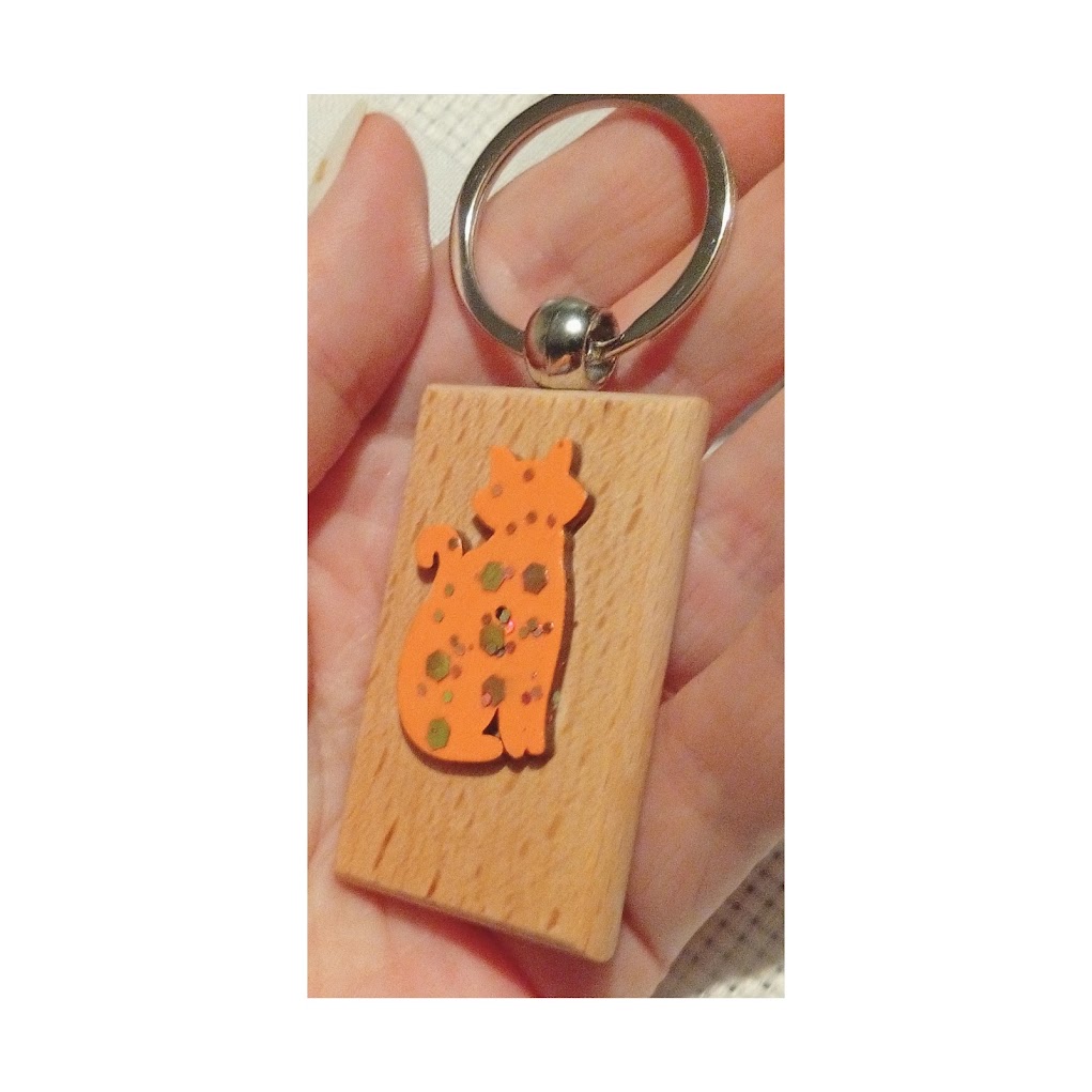 Orange cat themed keyring. Wooden. Optional personalisation at no extra cost. Any initial charm A-Z
