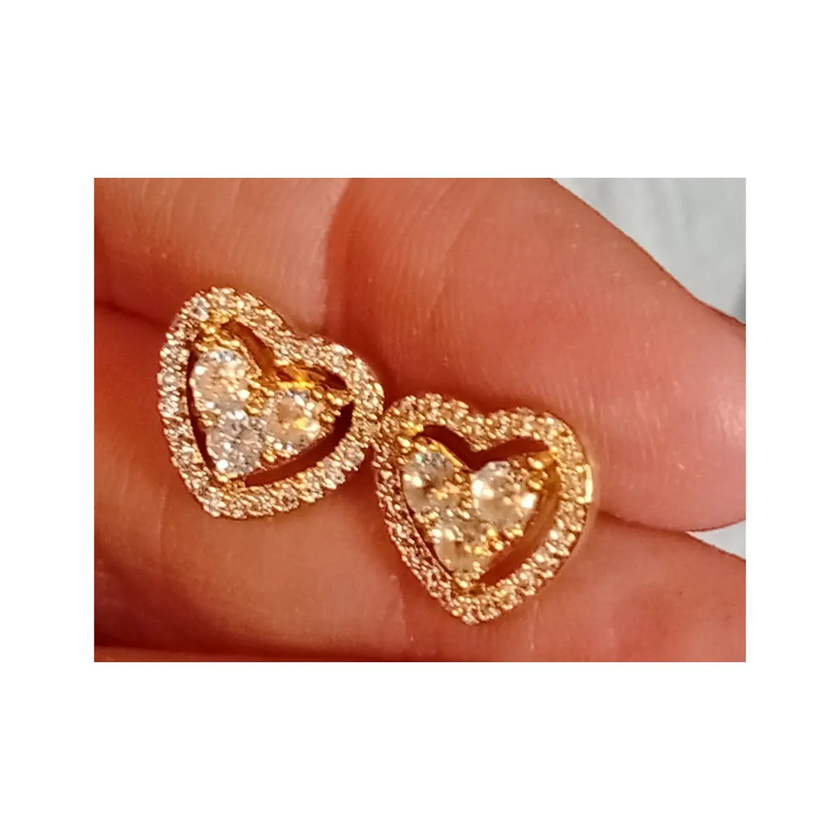Cute little heart shaped earrings. With gift box. Studs.