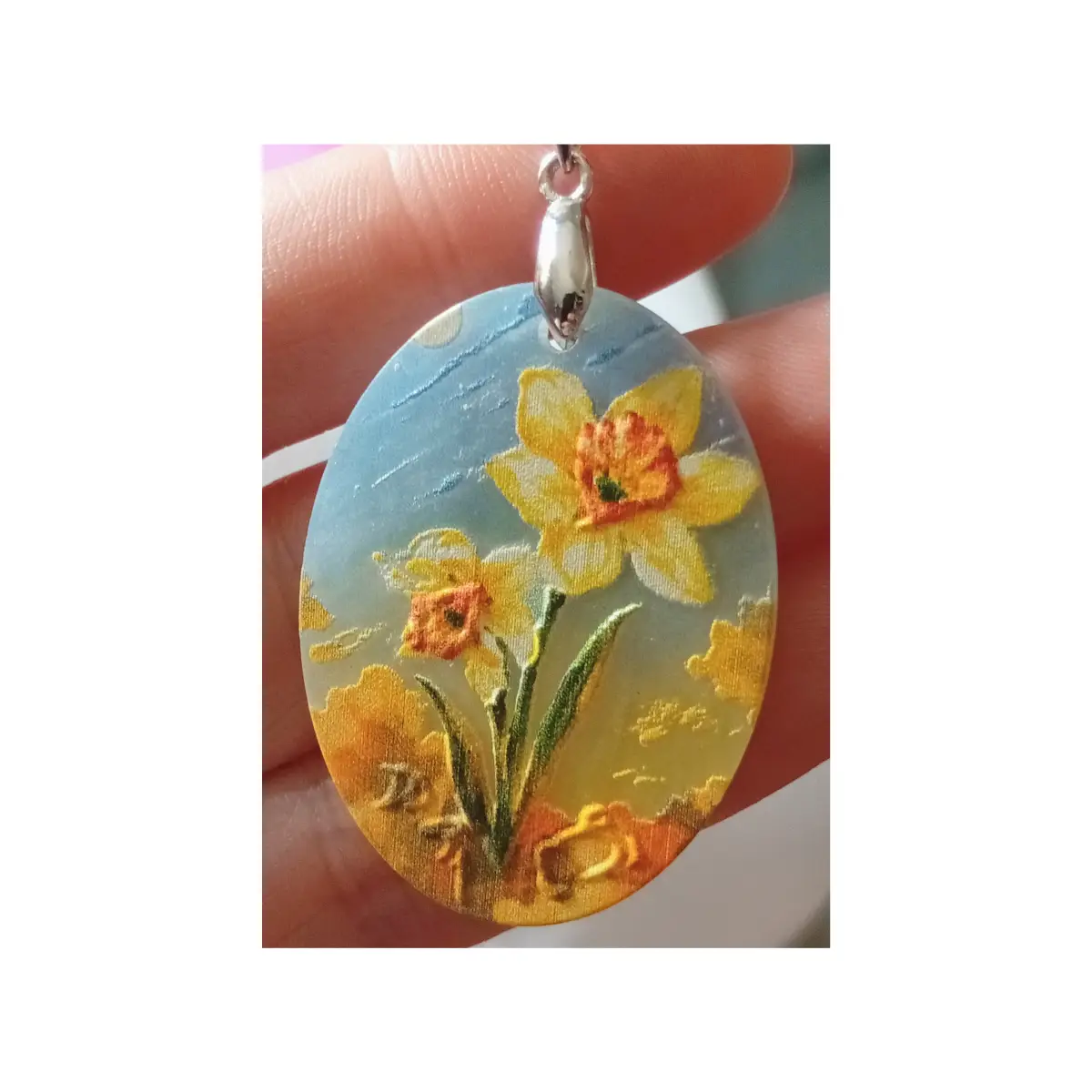 cute resin pendant /necklace. Daffodil design. Boxed