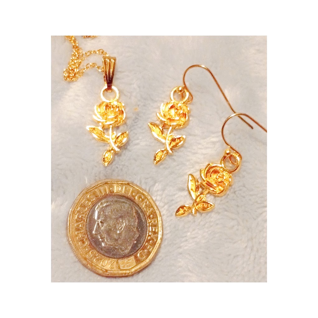 Pretty golden metal alloy earrings and necklace set. Rose design.